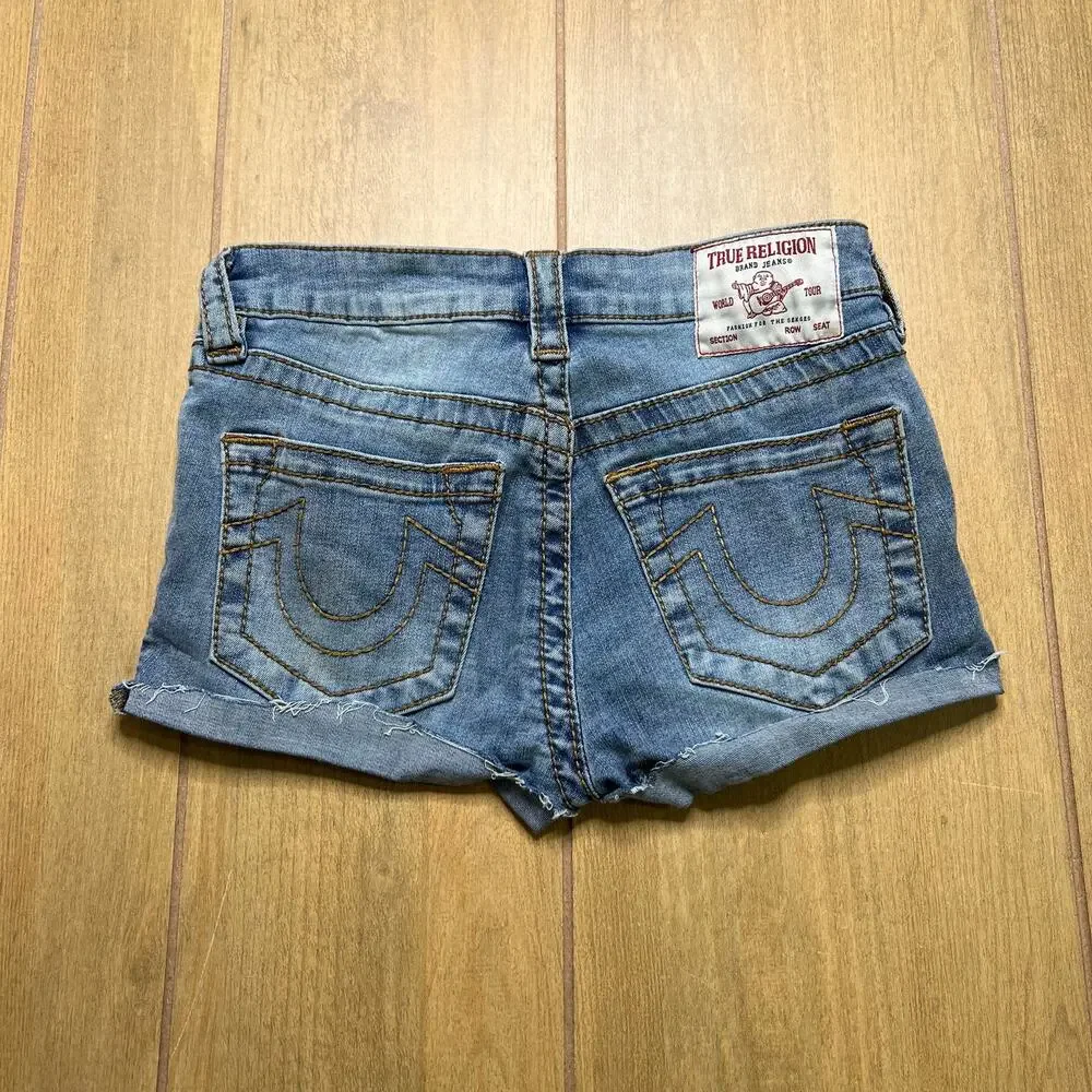 True Religion Becca Denim Shorts Womens Sz 26 Light Wash Cutoff Raw Hem Mid Rise